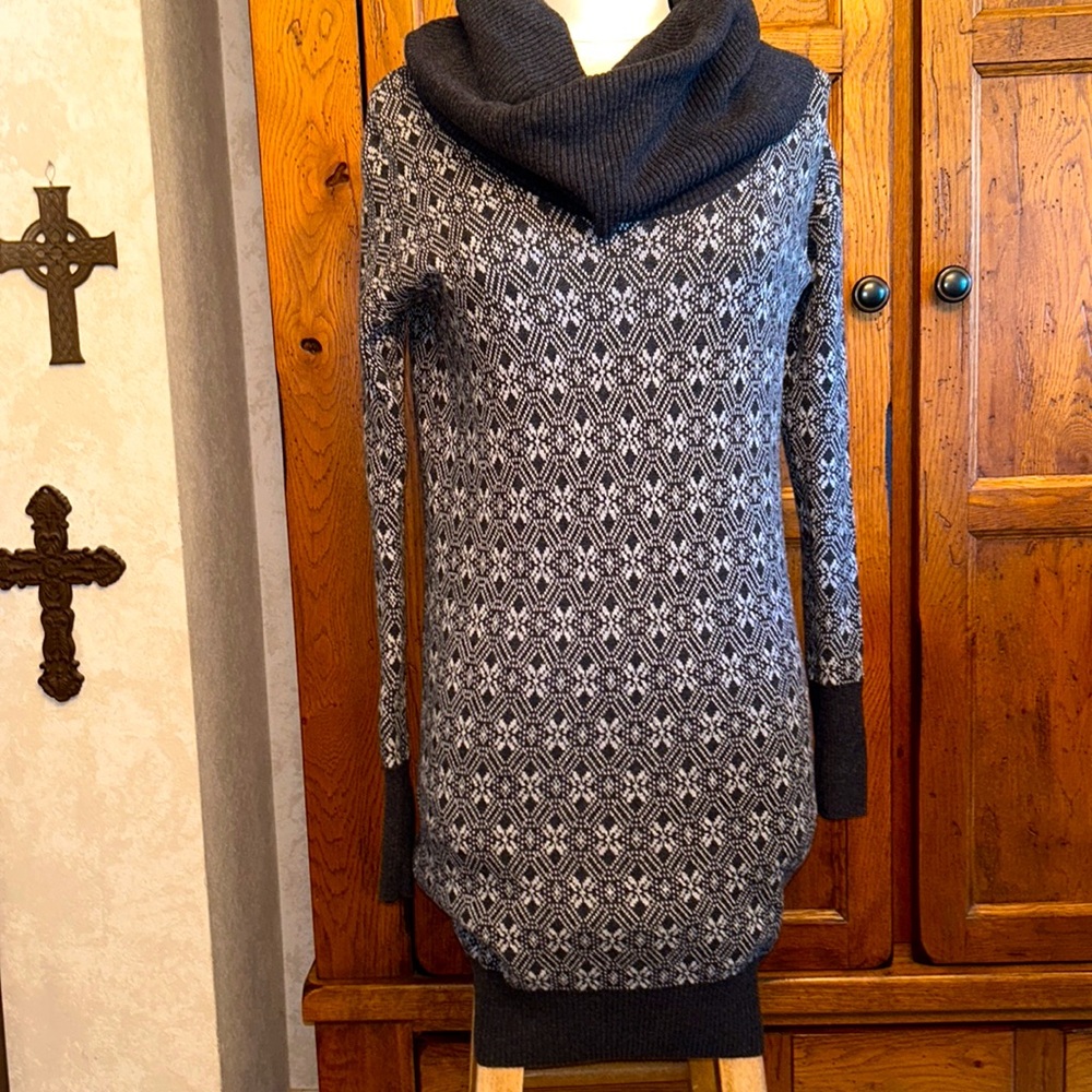 IF IT WERE ME Sweater DRESS Cowl Neck Dark GRAY/WHITE Printed Design Size SMALL